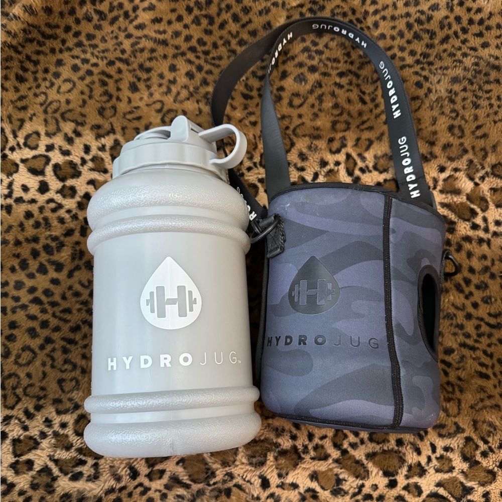 Hydrojug with sleeve